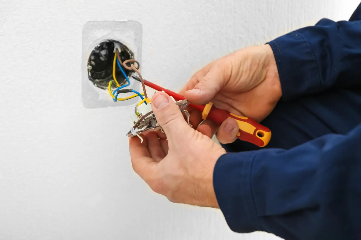 Builders working with specialist accountants for tradespeople UK
